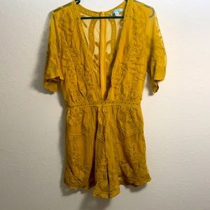 NWOT - adorable mustard lace romper  - L